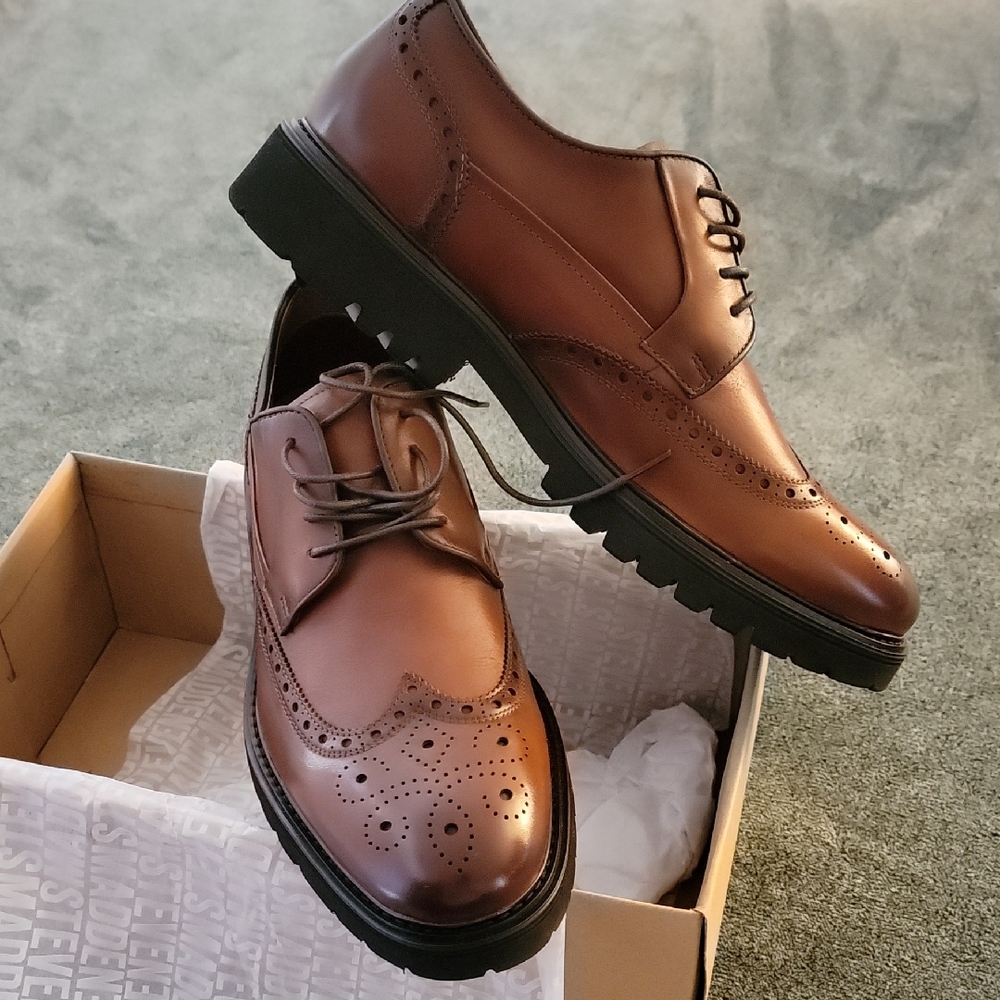 Steve Madden Brown Leather Oxfords with Brogue Detailing